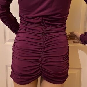Lola and Sophie long sleeved plum top plunge neckline . Fitted waist/hips sz M